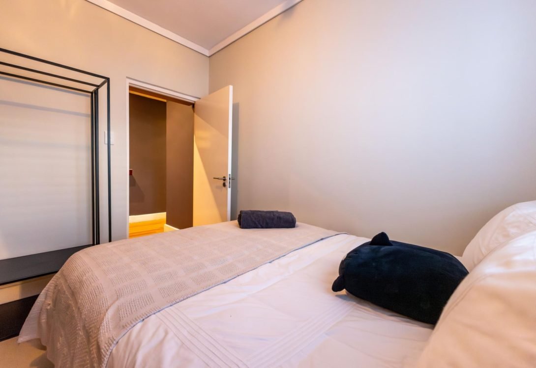 Sea-Point-View-3bed-Apartment-Cornerstone-Place-1-1090×750