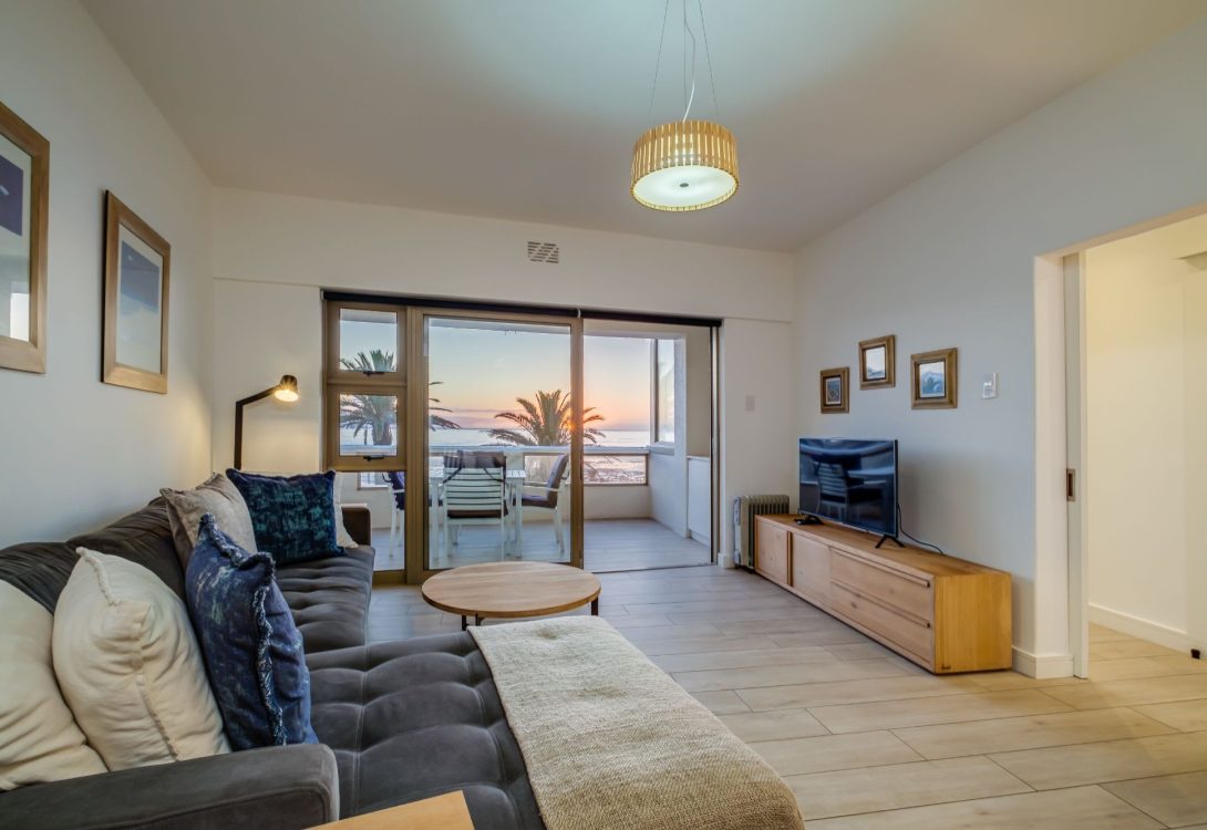 Sundowner-Views-Sea-Point-Apartment-12-1090×750