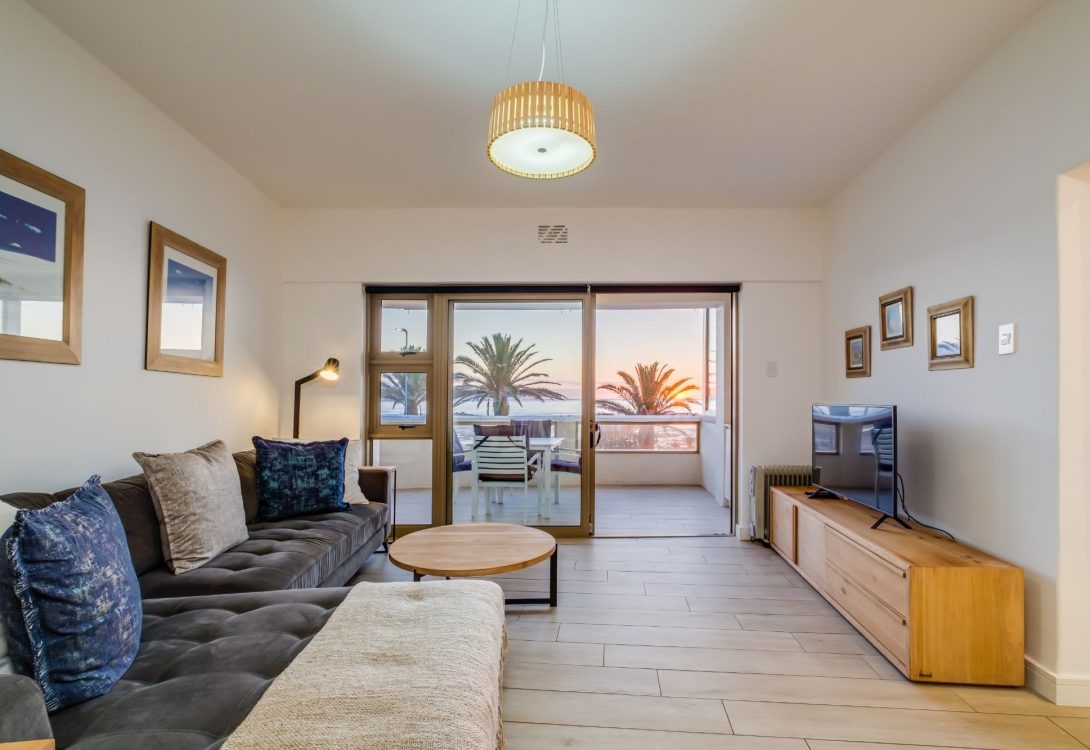 Sundowner-Views-Sea-Point-Apartment-14-1090×750