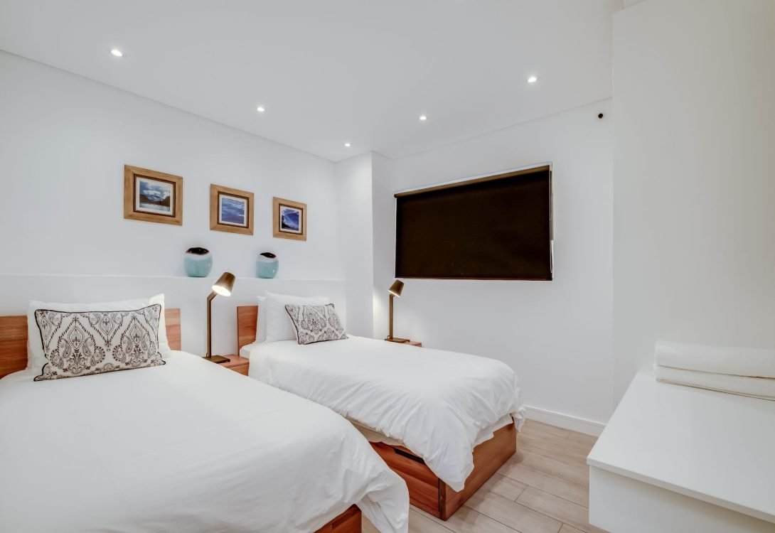 Sundowner-Views-Sea-Point-Apartment-2-1090×750