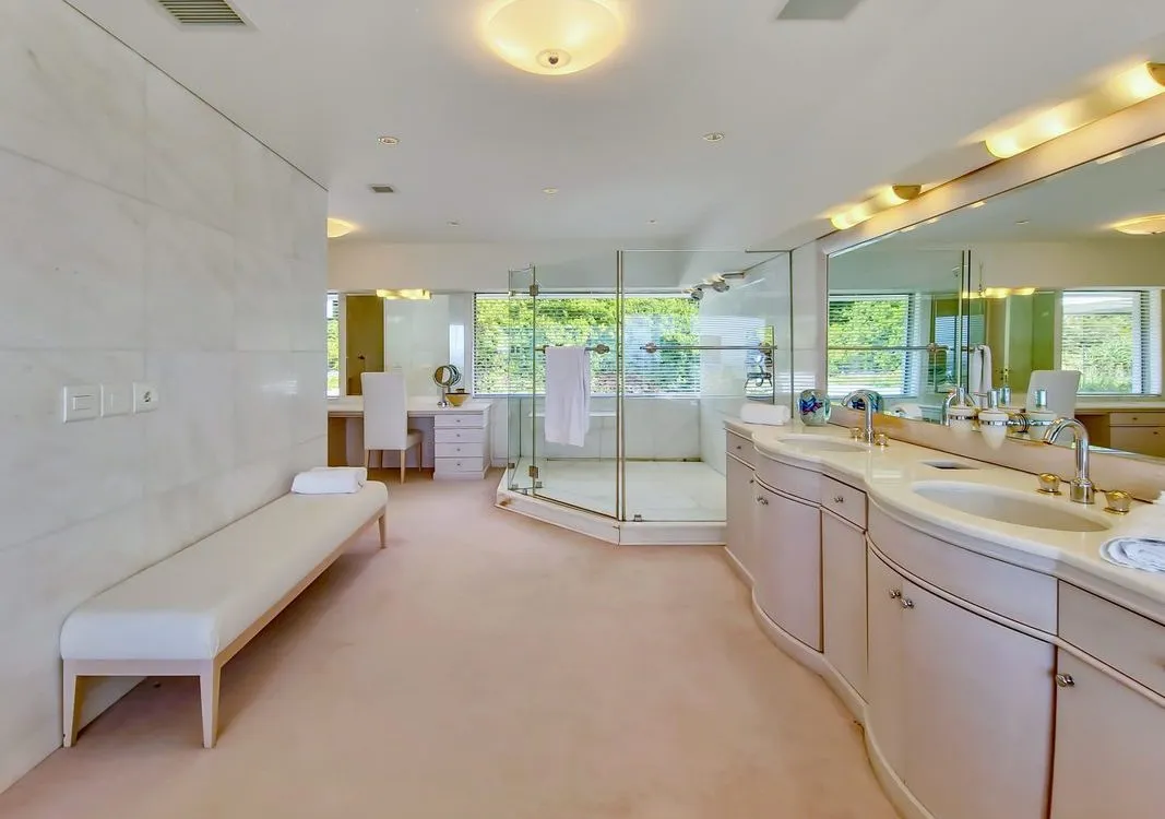 The-Midden-Constantia-Villa-Love-Island-2-1067×750