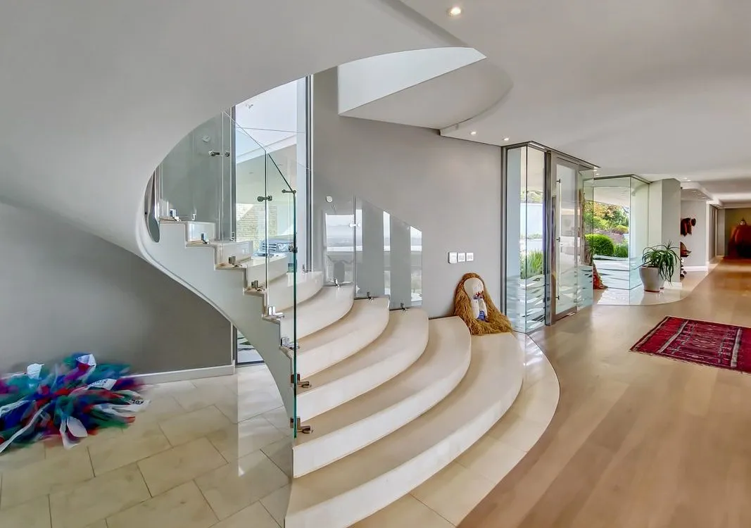 The-Midden-Constantia-Villa-Love-Island-4-1067×750