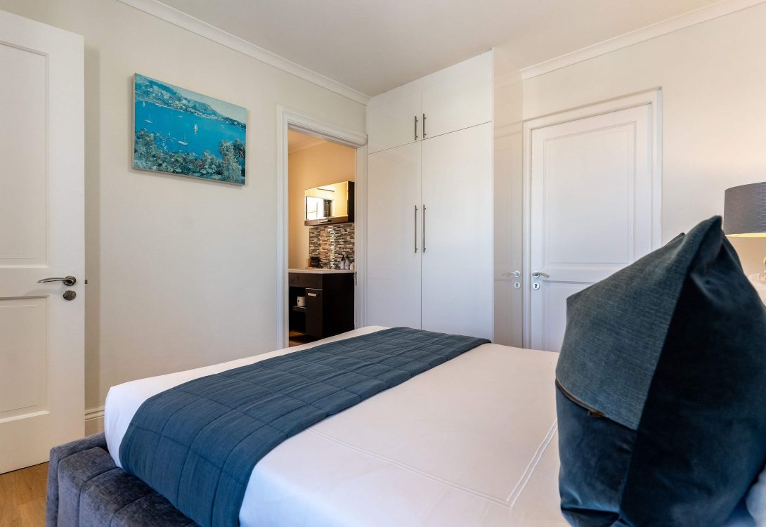 Villa-Iparadesi-Camps-Bay-Pool-Panoramic-Views-1-1090×750