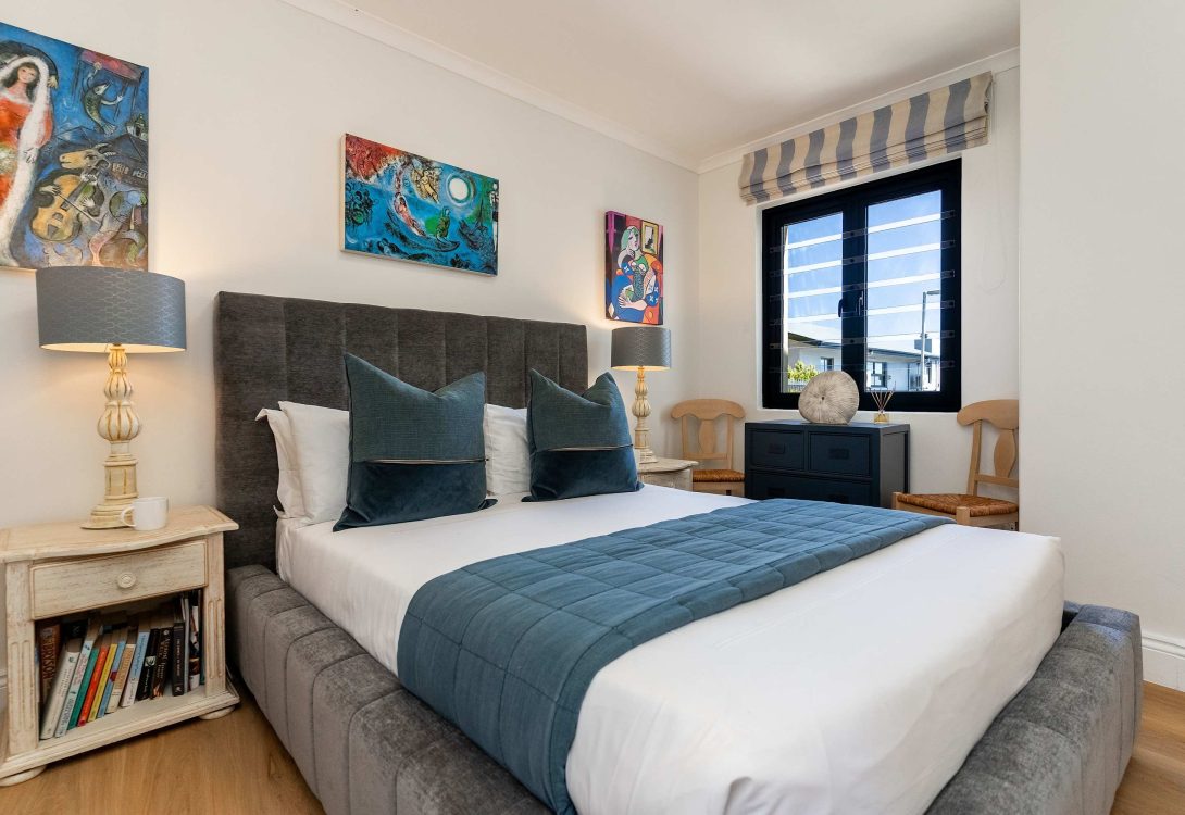 Villa-Iparadesi-Camps-Bay-Pool-Panoramic-Views-10-1090×750