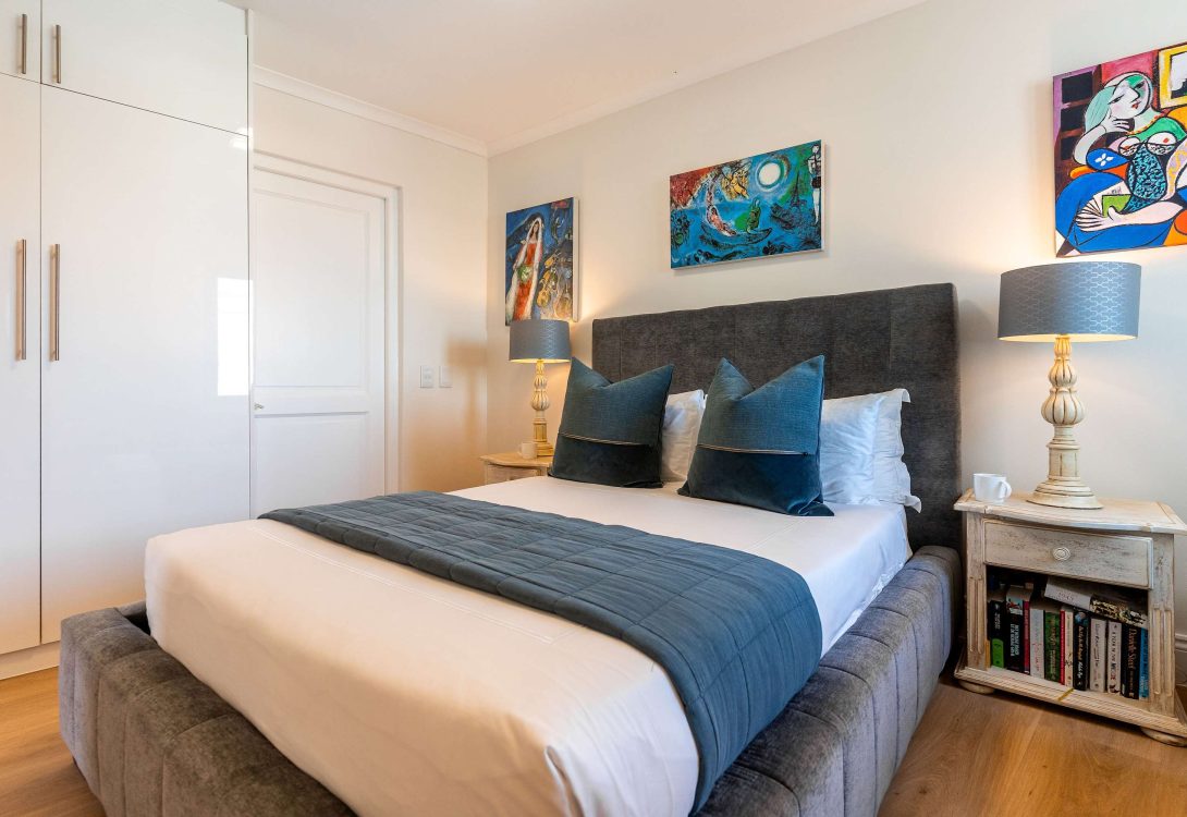 Villa-Iparadesi-Camps-Bay-Pool-Panoramic-Views-11-1090×750