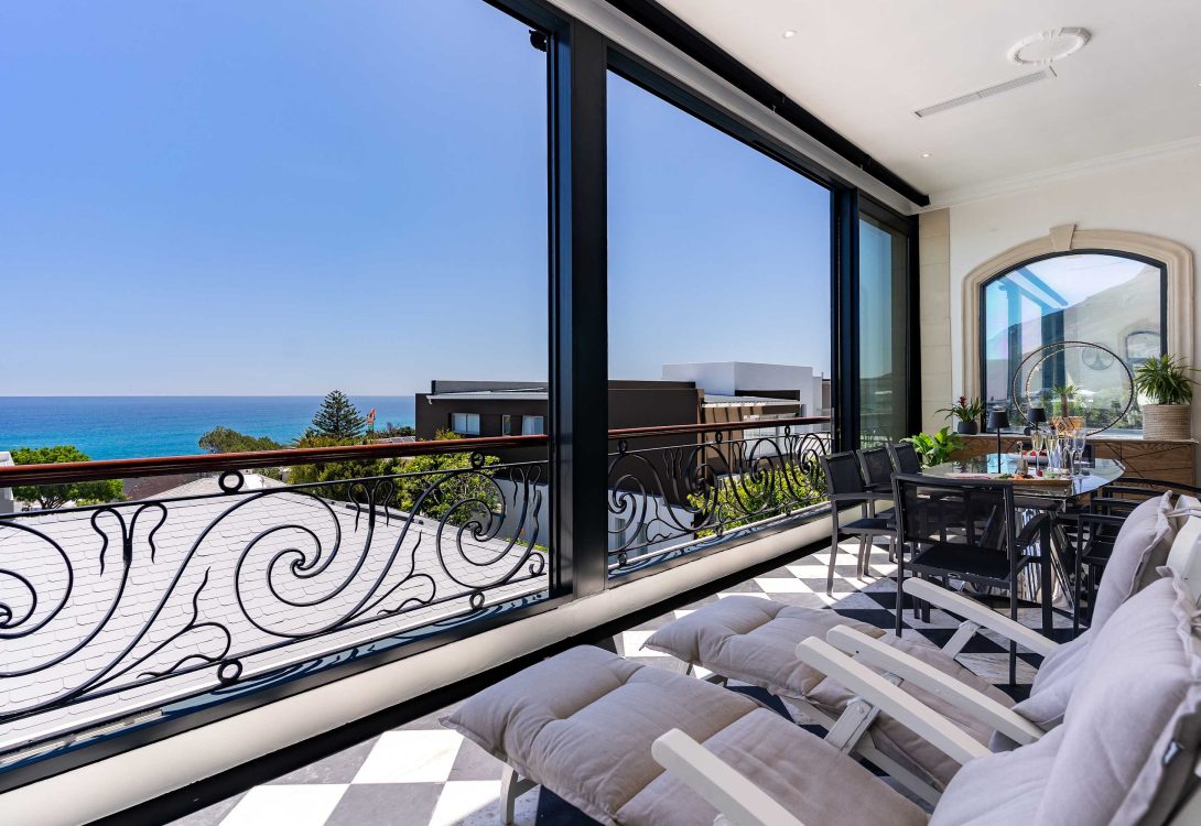 Villa-Iparadesi-Camps-Bay-Pool-Panoramic-Views-20-1090×750