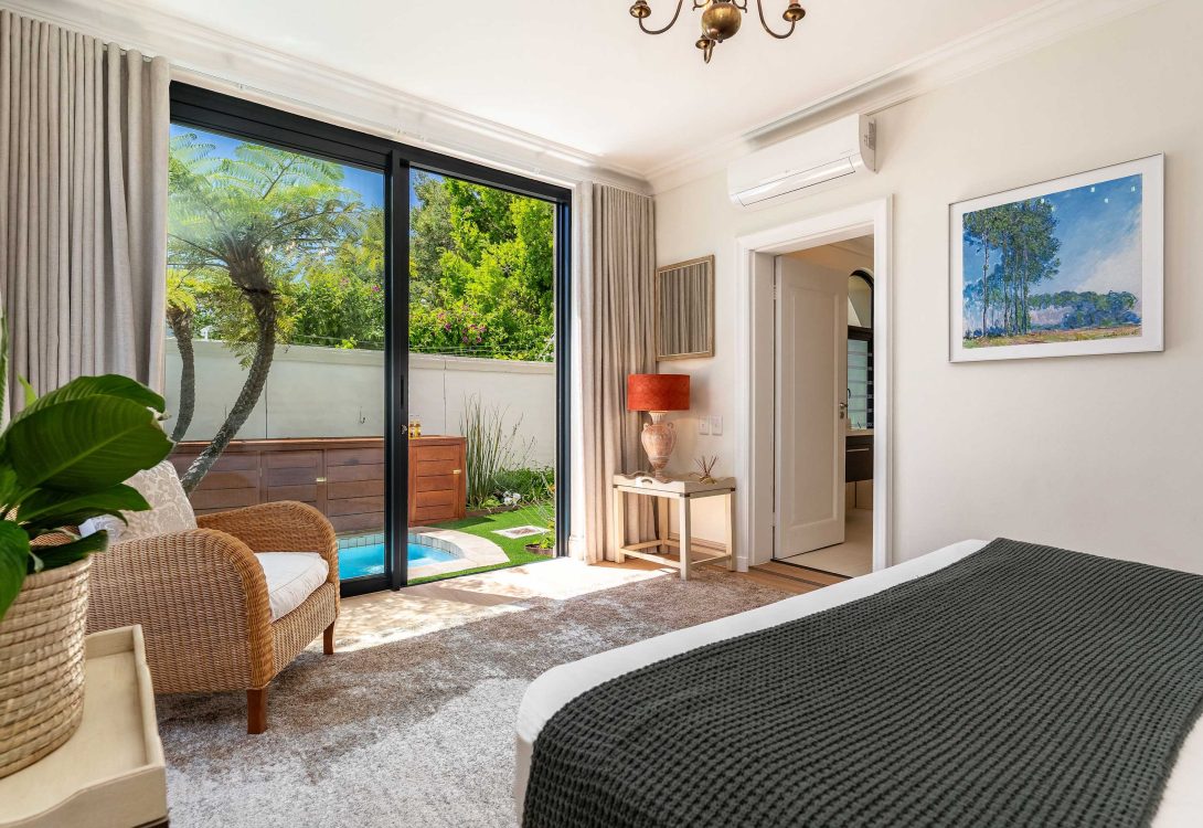 Villa-Iparadesi-Camps-Bay-Pool-Panoramic-Views-38-1090×750