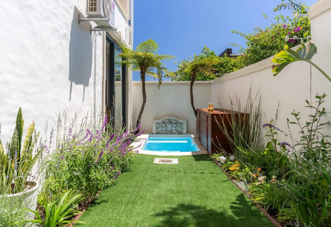 Villa-Iparadesi-Camps-Bay-Pool-Panoramic-Views-43-1090×750