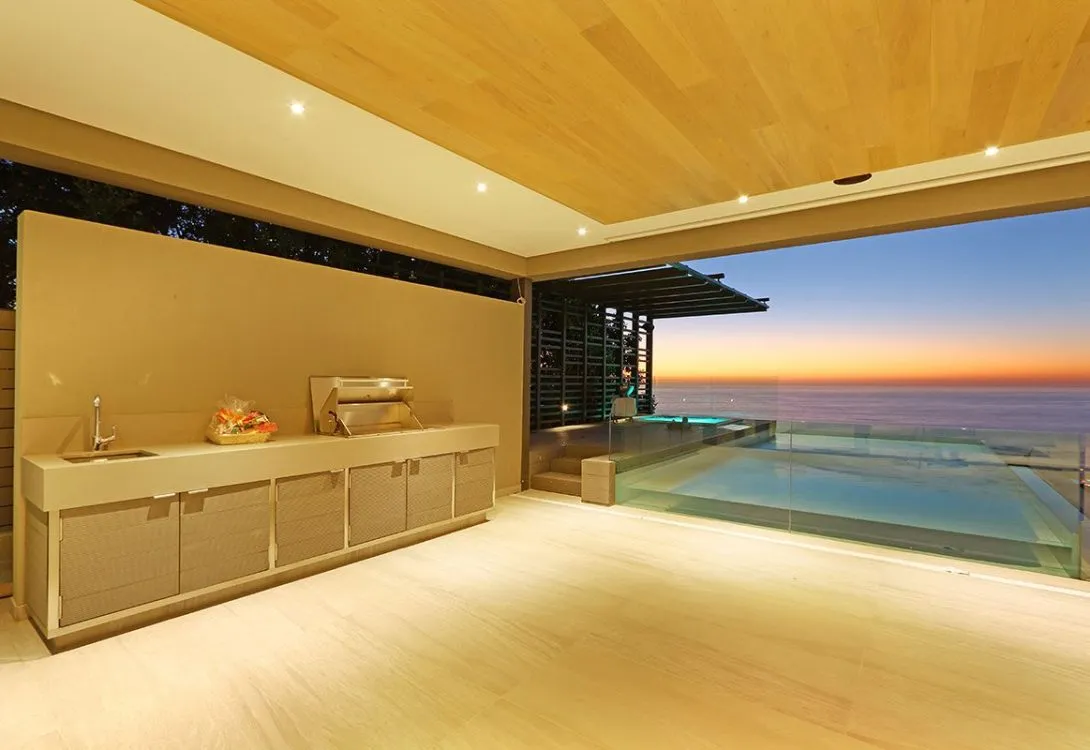 Villa-Quartza-De-Wet-Villa-Bantry-Bay-1-16-1090×750