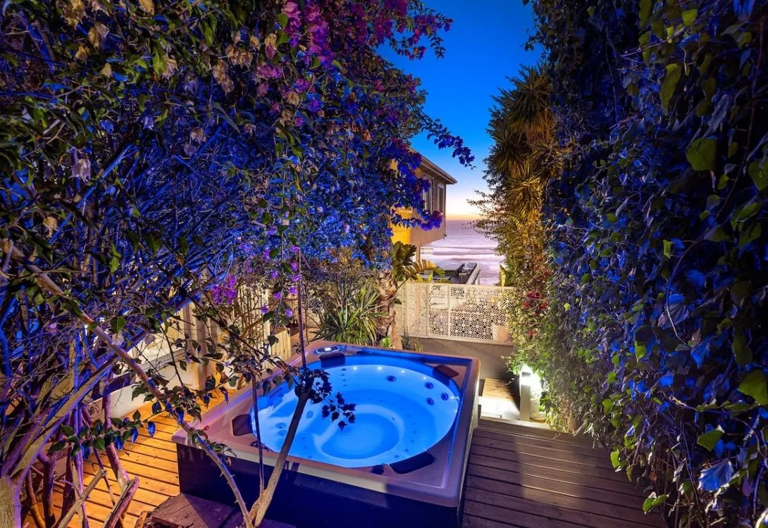 imgi_103_Clifton-Petite-Villa-Shared-Spaces-Jacuzzi-1-1090×750