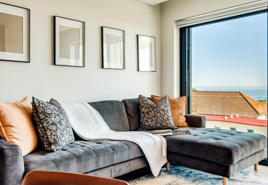 imgi_10_Charming-Coastal-Escape-Marula-One-Sea-Point-1-24-1090×750