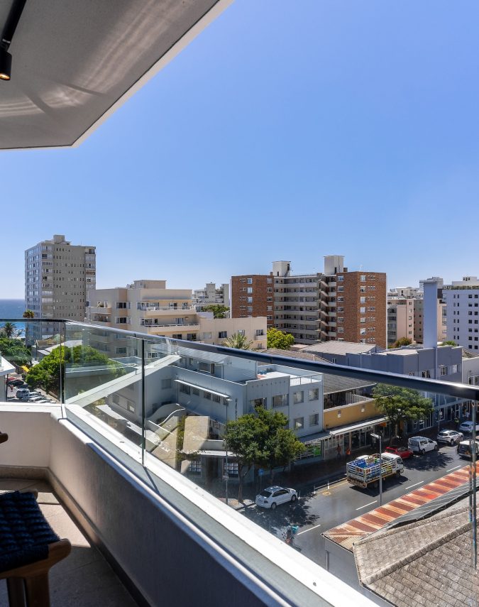 imgi_10_Diamond-Views-Luxury-Sea-Point-Apt-with-views-13-675×855