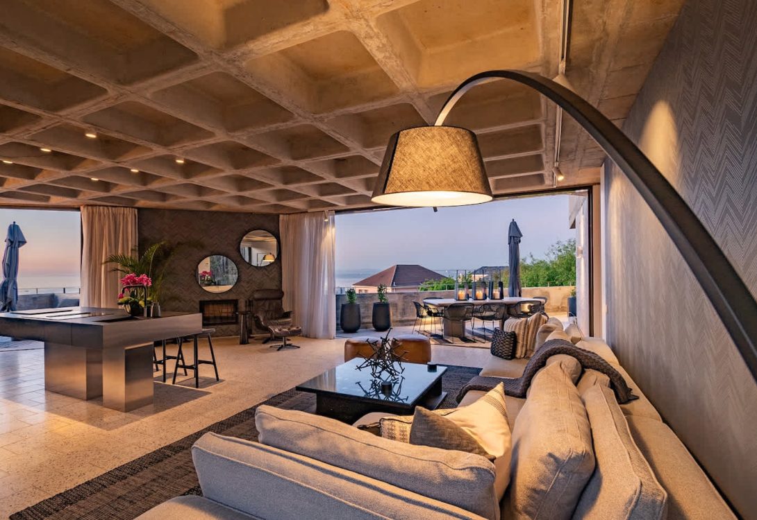 imgi_10_Luna-Azul-Penthouse-Ultra-luxury-in-Sea-Point-18-1-1090×750