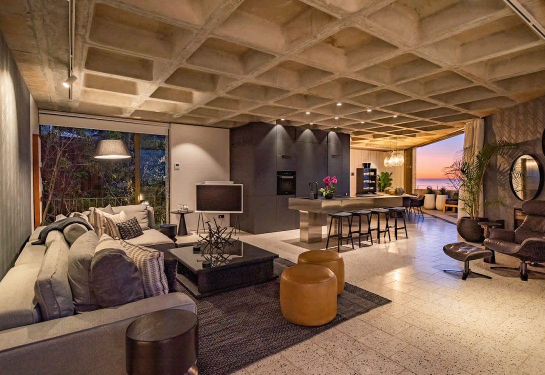 imgi_11_Luna-Azul-Penthouse-Ultra-luxury-in-Sea-Point-15-1-1090×750
