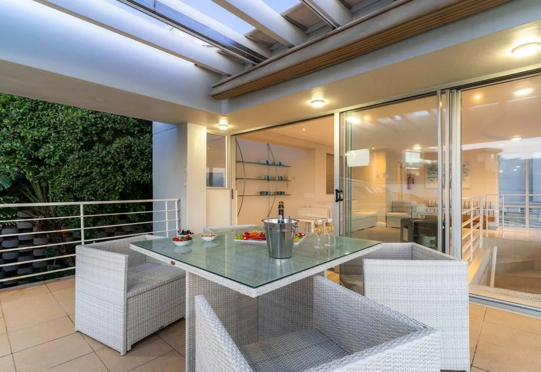 imgi_11_Sunset-Azure-Penthouse-Camps-Bay-33-1090×750