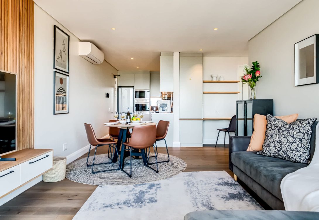 imgi_12_Charming-Coastal-Escape-Marula-One-Sea-Point-1-27-1090×750