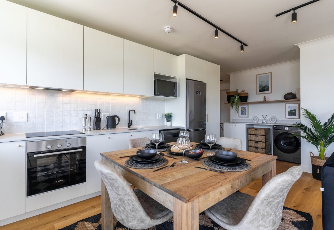 imgi_12_Diamond-Views-Luxury-Sea-Point-Apt-with-views-21-1090×750