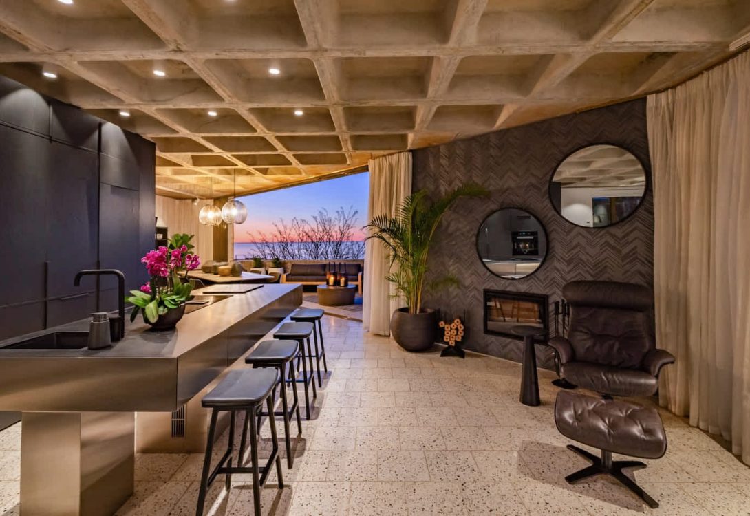 imgi_12_Luna-Azul-Penthouse-Ultra-luxury-in-Sea-Point-6-1-1090×750