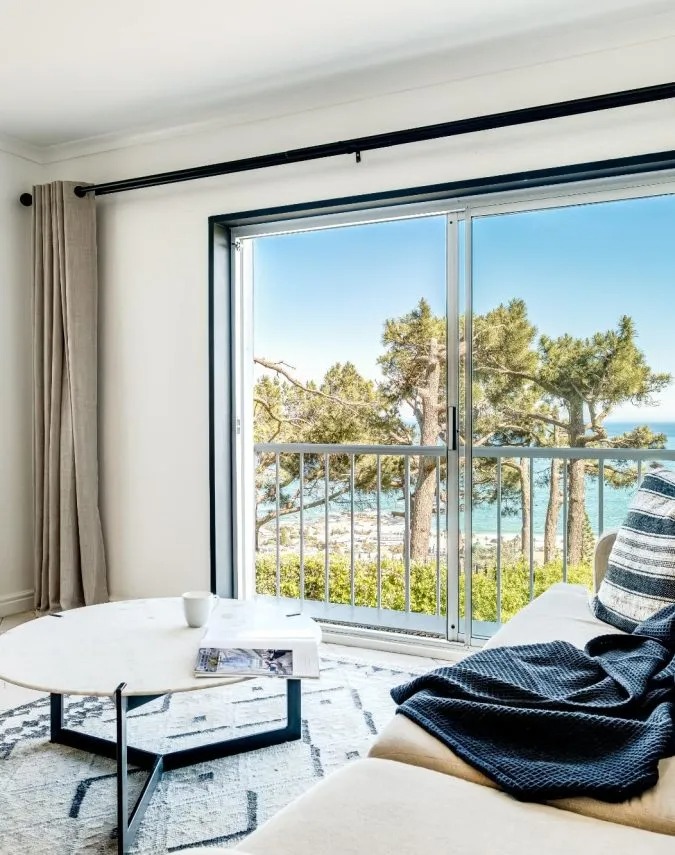 imgi_13_Bayview-Rise-Camps-Bay-apartment-21-675×855