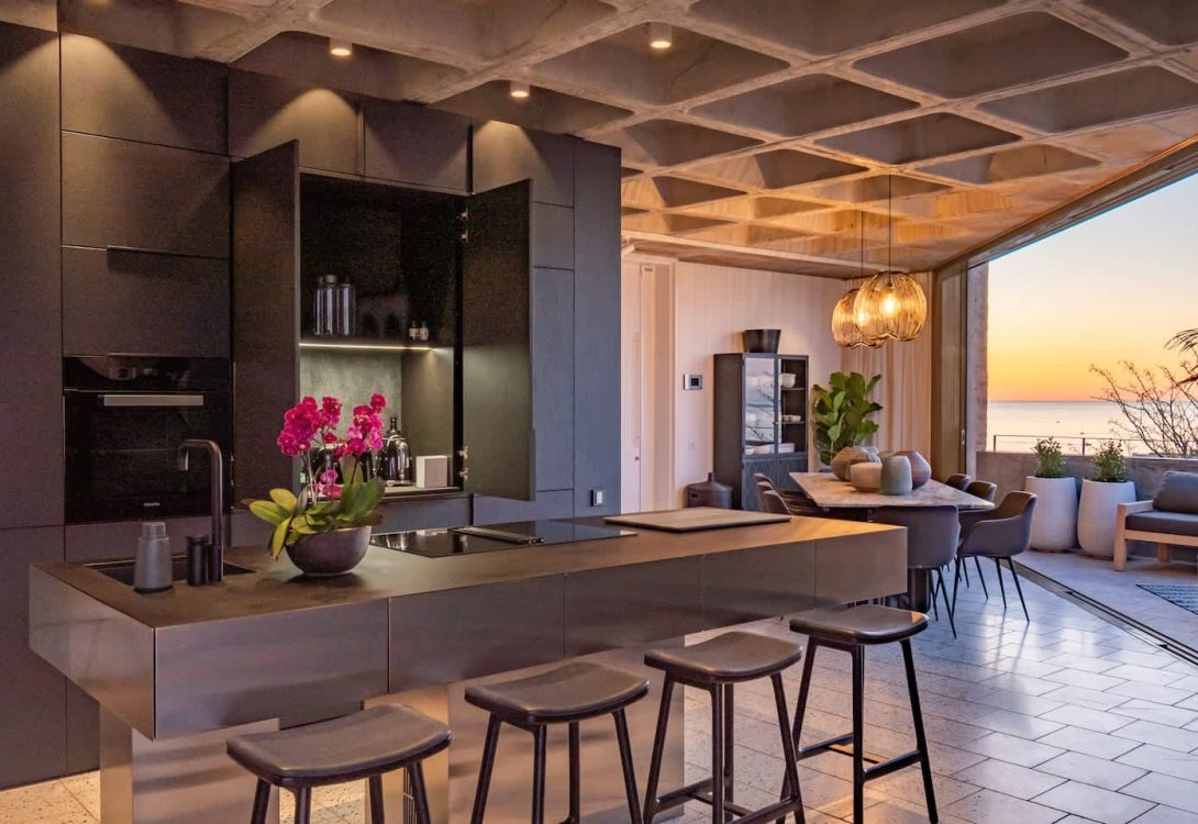 imgi_13_Luna-Azul-Penthouse-Ultra-luxury-in-Sea-Point-11-1-1090×750