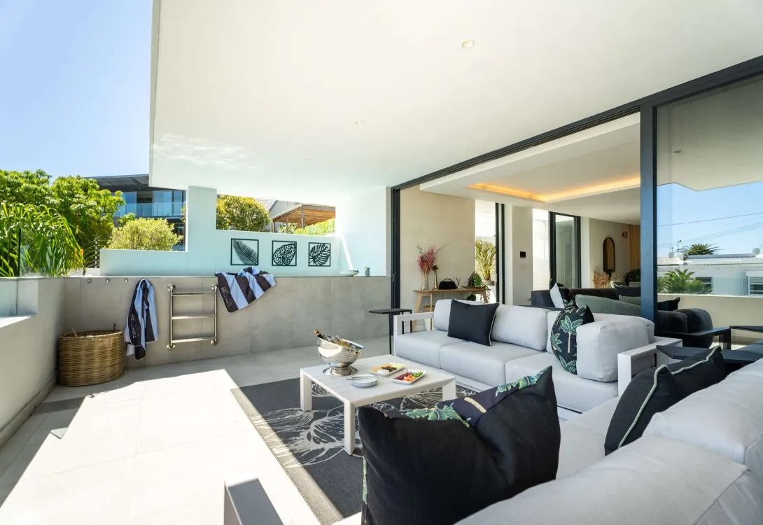 imgi_14_Terrace-Royale-Apartment-in-Camps-Bay-23-1090×750