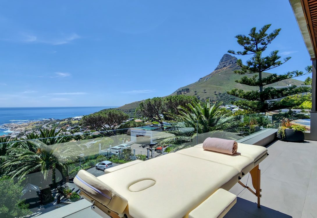imgi_15_Lijaro-Villa-Camps-Bay-14-1090×750