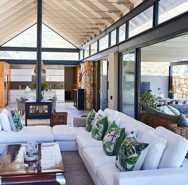 imgi_15_The-Silent-Hill-Tierboskloof-Hout-Bay-Villa-23