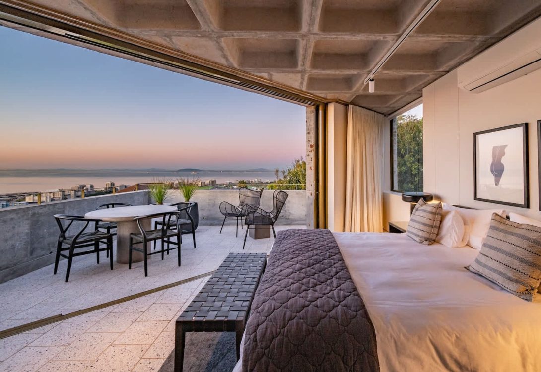 imgi_16_Luna-Azul-Penthouse-Ultra-luxury-in-Sea-Point-10-1-1090×750