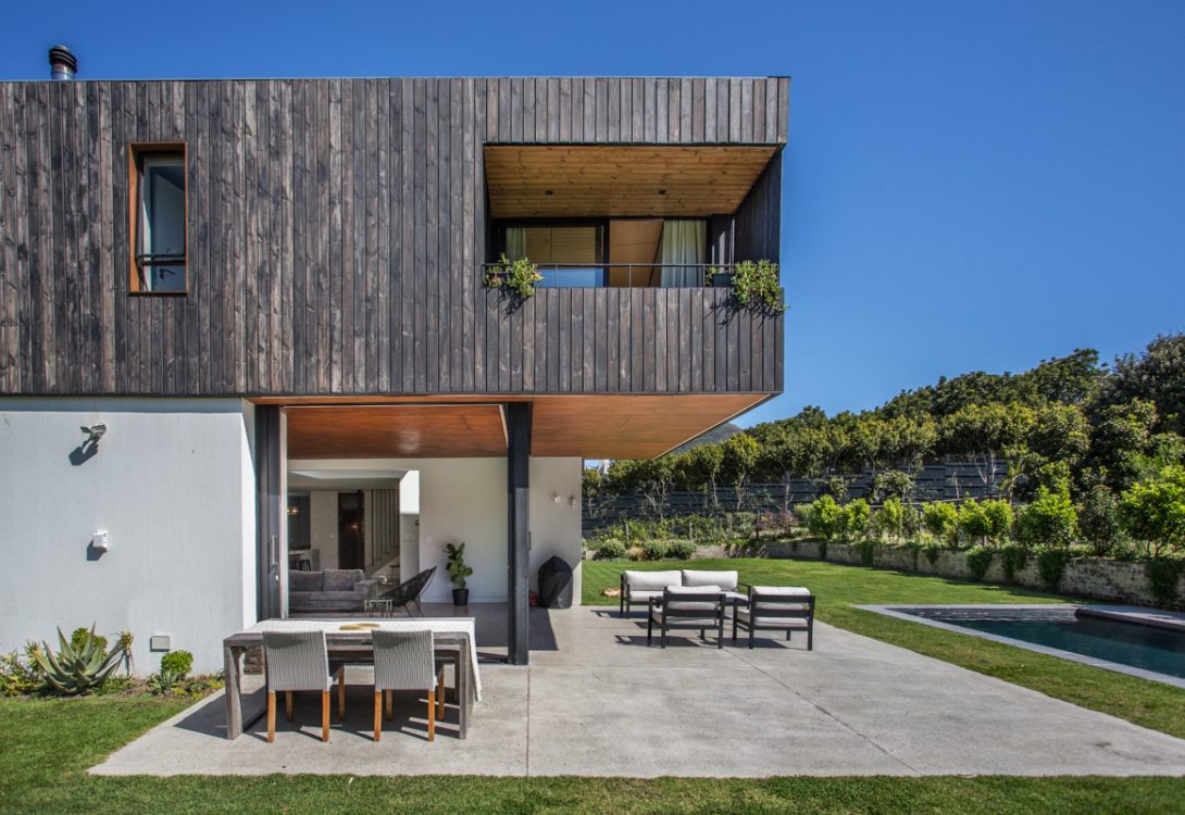 imgi_17_BlackBarn-Villa-Hout-Bay-Valley-Road-87-1090×750