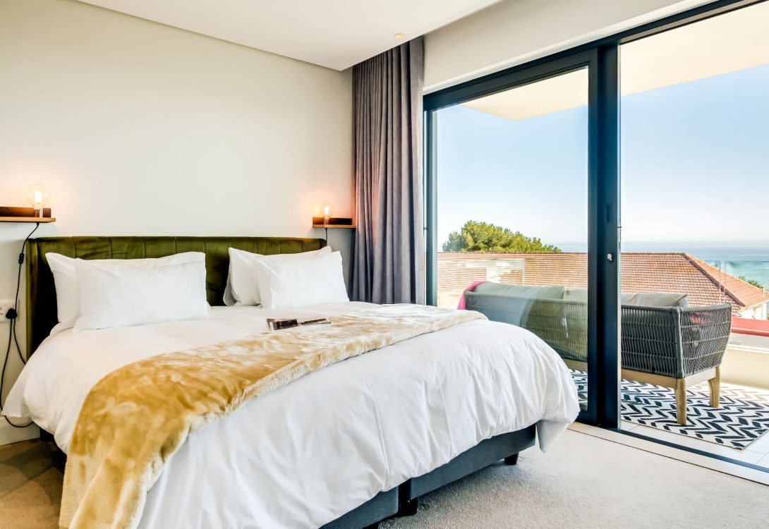 imgi_17_Charming-Coastal-Escape-Marula-One-Sea-Point-1-12-1090×750