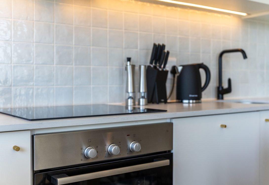 imgi_17_Diamond-Views-Luxury-Sea-Point-Apt-with-views-2-1090×750