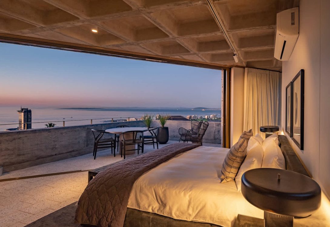 imgi_17_Luna-Azul-Penthouse-Ultra-luxury-in-Sea-Point-7-1-1090×750