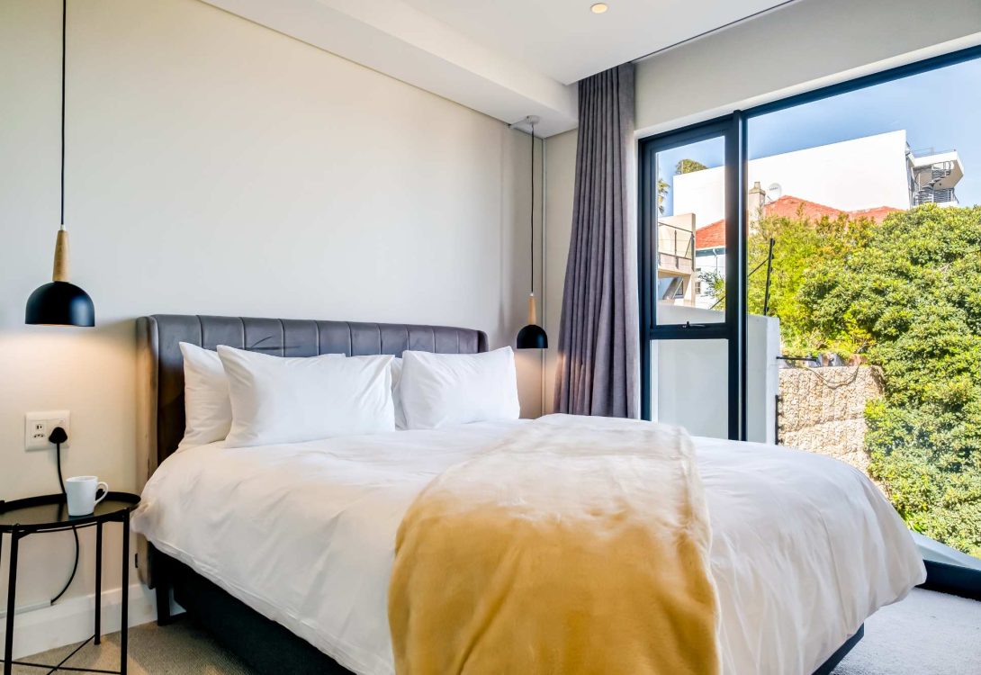 imgi_18_Charming-Coastal-Escape-Marula-One-Sea-Point-1-9-1090×750