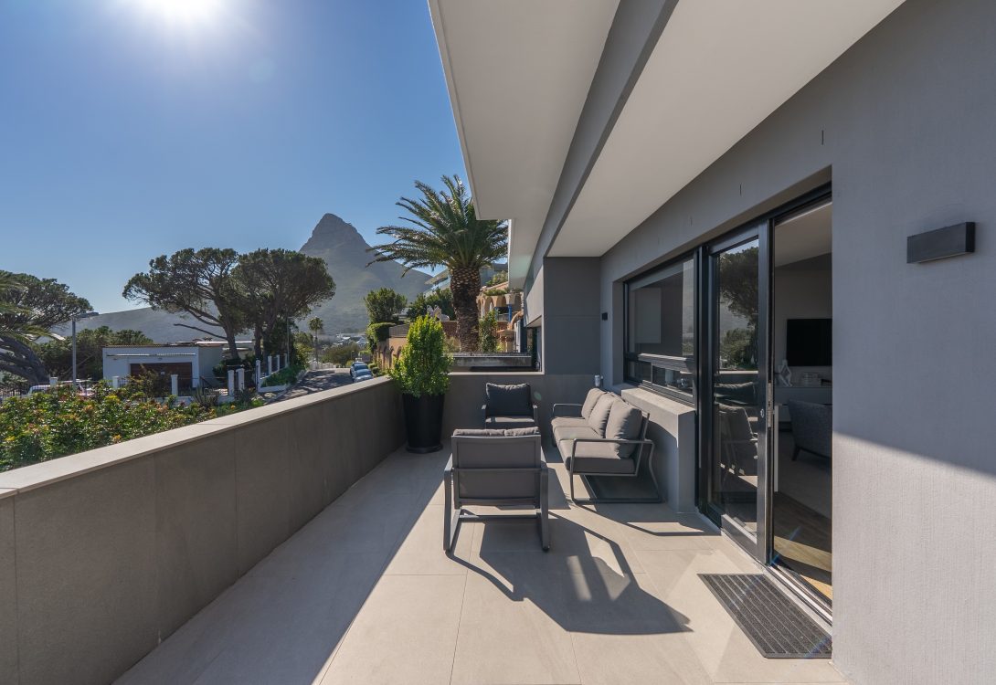 imgi_18_Lijaro-Villa-Camps-Bay-5-1090×750