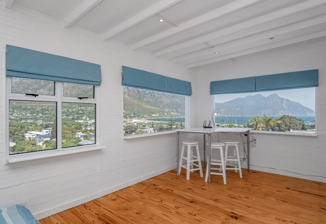 imgi_18_Villa-Santorini-Hout-Bay-17-1090×750