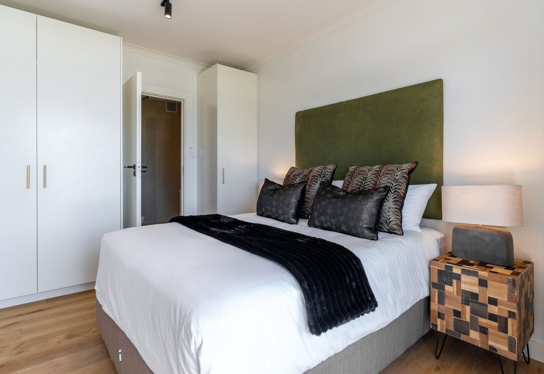 imgi_19_Diamond-Views-Luxury-Sea-Point-Apt-with-views-20-1090×750