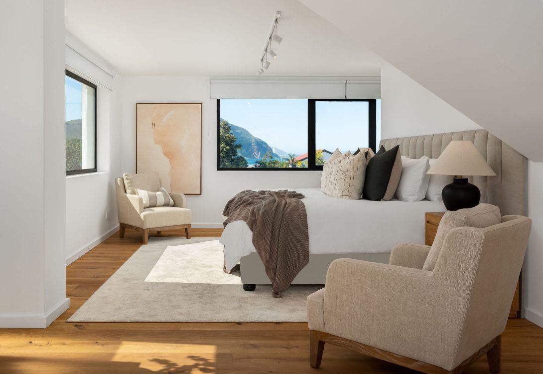 imgi_19_Skye-Haven-Hout-Bay-Villa-10-1090×750