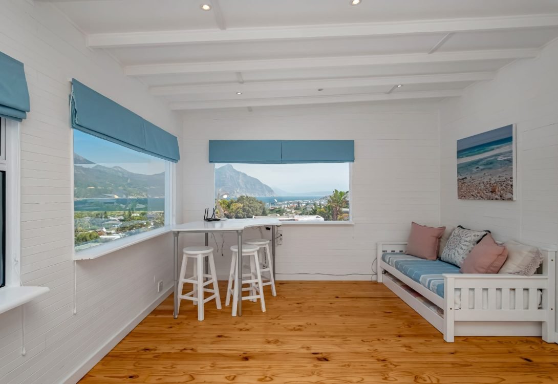 imgi_19_Villa-Santorini-Hout-Bay-8-1090×750