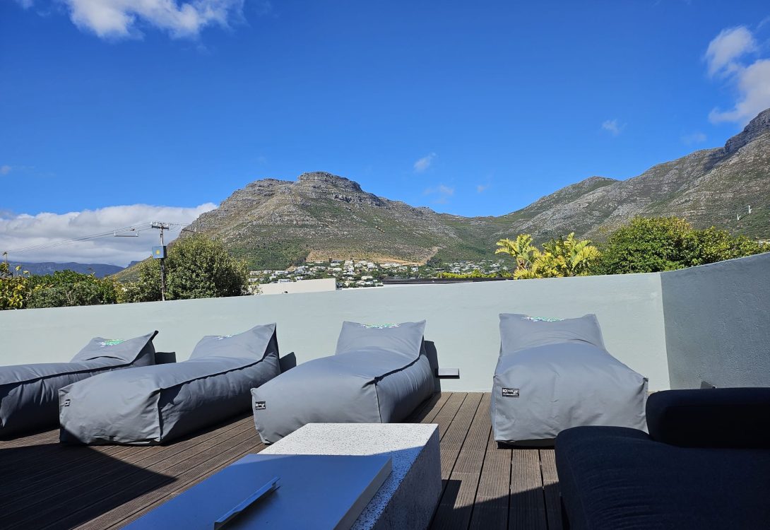 imgi_21_Avant-Garde-Hout-Bay-Luxury-villa-Pool-Serviced-Outdoor-BBQ-15-1090×750