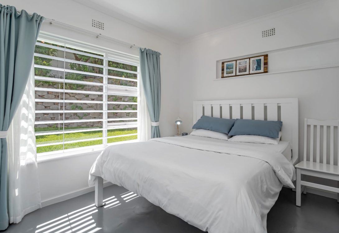 imgi_21_Villa-Santorini-Hout-Bay-12-1090×750