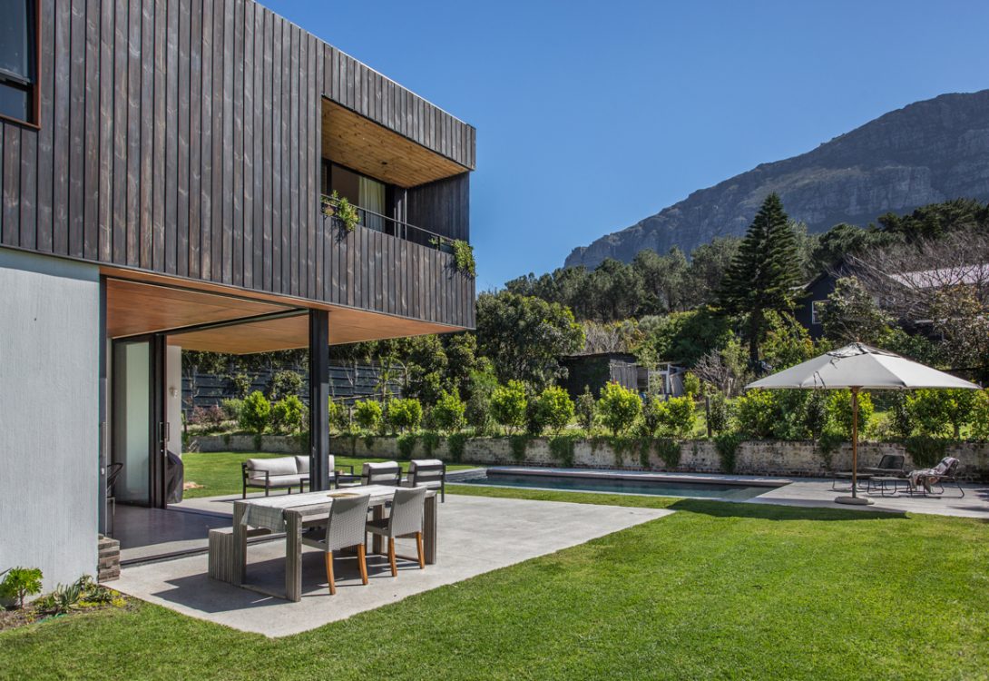 imgi_22_BlackBarn-Villa-Hout-Bay-Valley-Road-111-1090×750