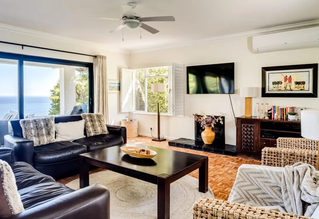 imgi_22_Camps-Bay-4bed-Home-w-Pool-and-Views-Alma-Marina-23-1090×750