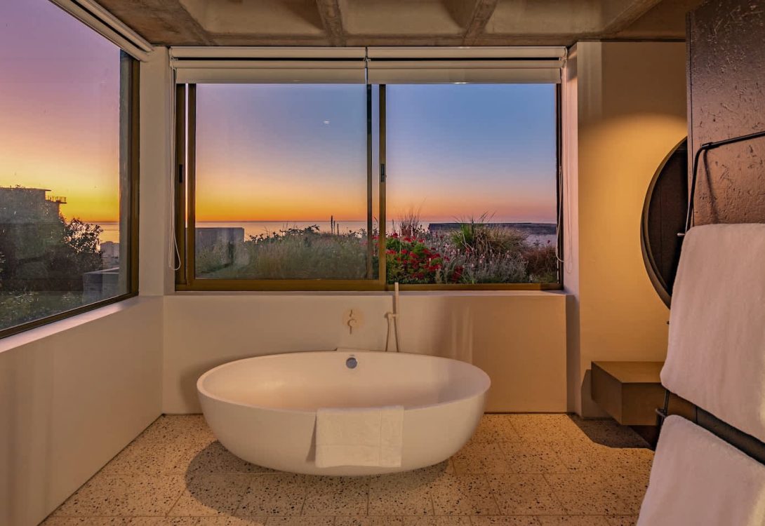 imgi_22_Luna-Azul-Penthouse-Ultra-luxury-in-Sea-Point-4-1-1090×750