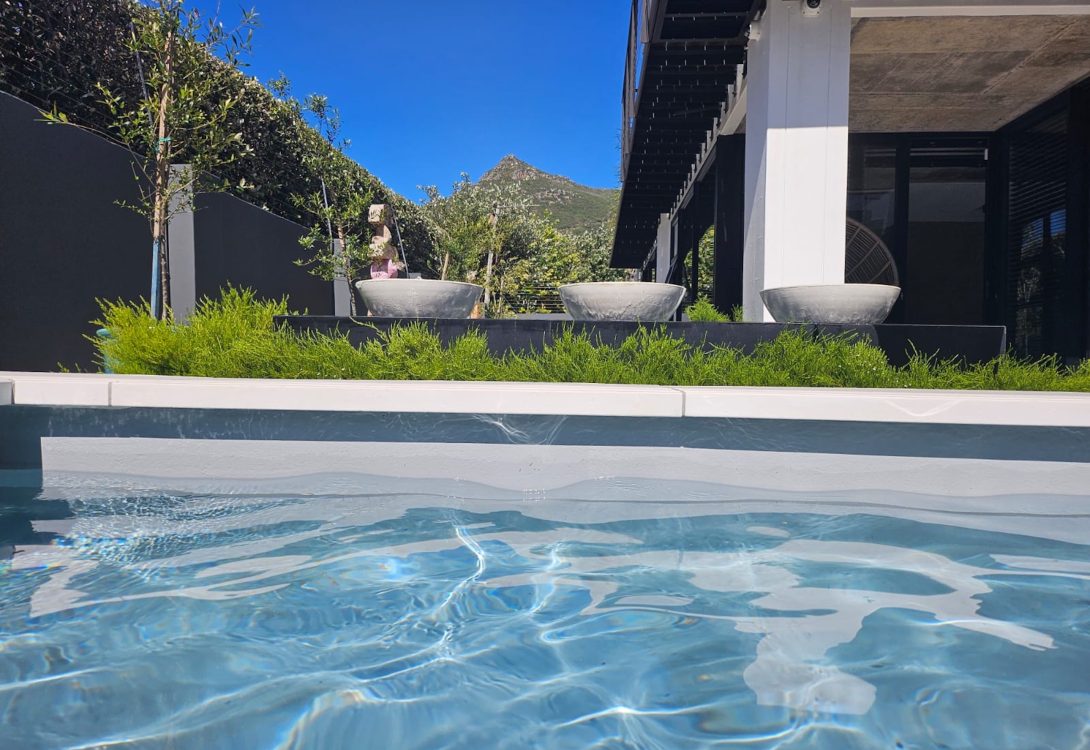 imgi_23_Avant-Garde-Hout-Bay-Luxury-villa-Pool-Serviced-Outdoor-BBQ-33-1090×750