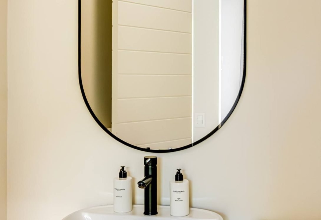 imgi_23_Charming-Coastal-Escape-Marula-One-Sea-Point-1-13-1090×750