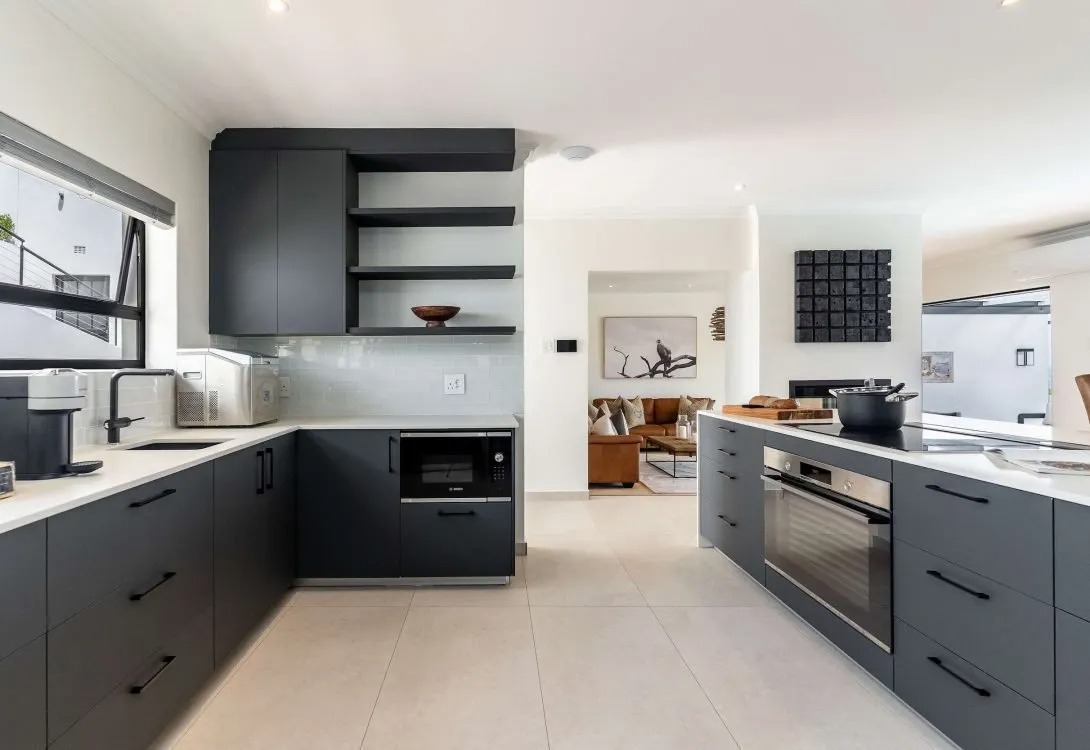 imgi_23_Crystal-Bay-Villa-Pool-Views-Luxury-Living-6-1090×750