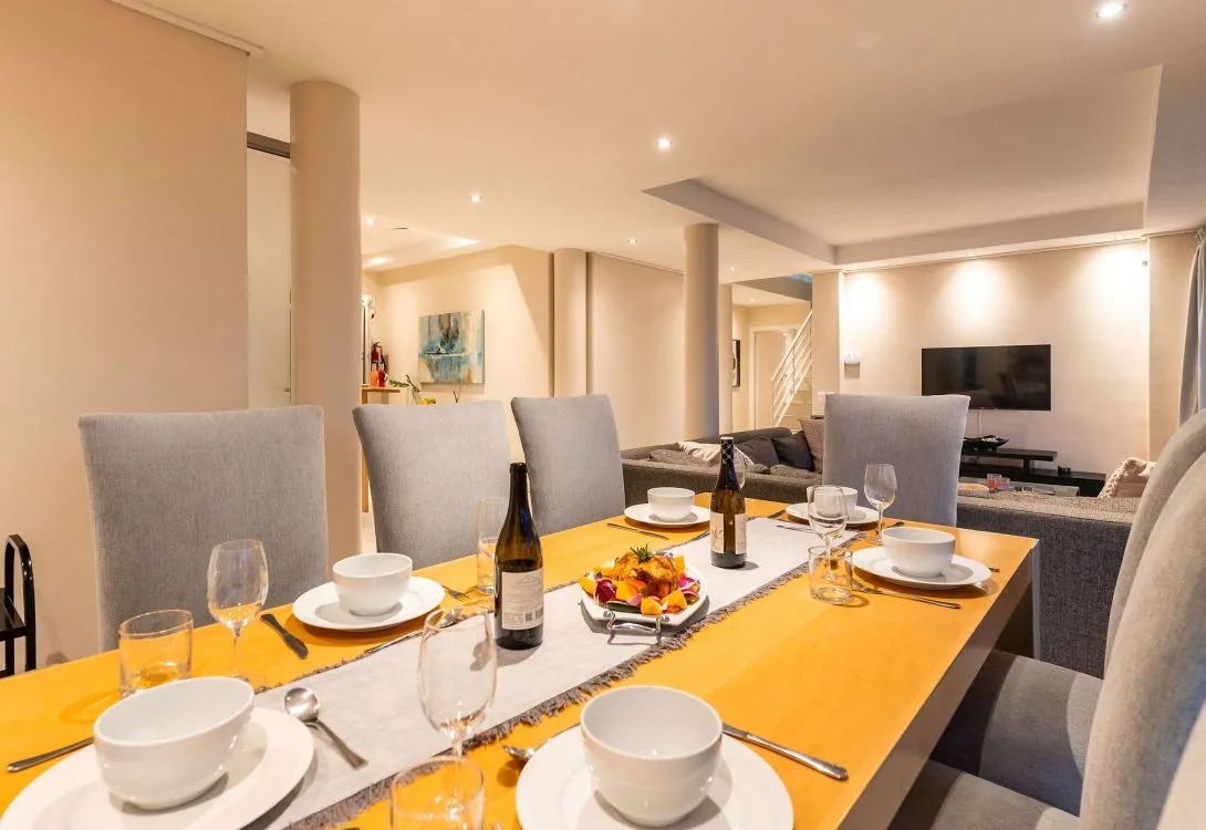 imgi_23_Sunset-Azure-Penthouse-Camps-Bay-6-1090×750