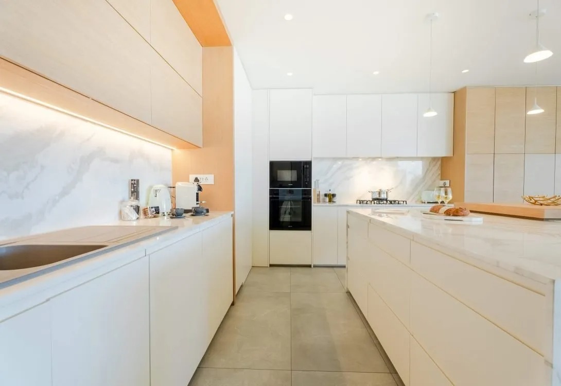 imgi_23_Terrace-Royale-Apartment-in-Camps-Bay-25-1090×750