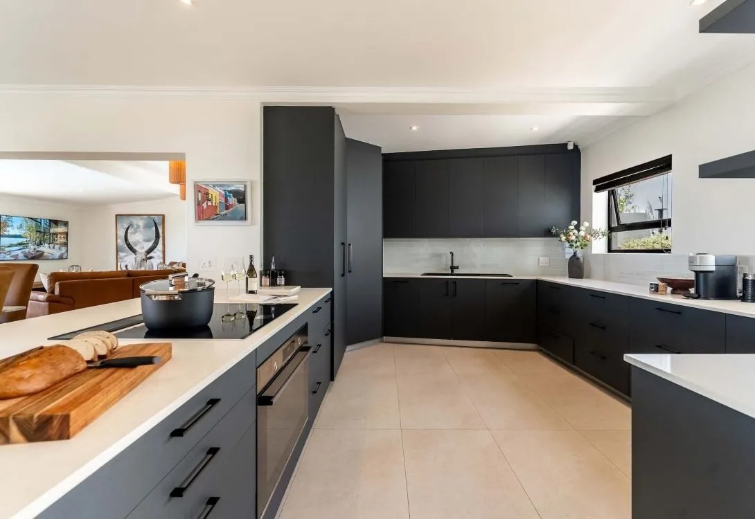 imgi_24_Crystal-Bay-Villa-Pool-Views-Luxury-Living-4-1090×750