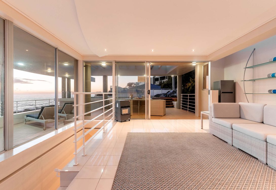 imgi_24_Sunset-Azure-Villa-Sea-Views-Sleeps-14-2-Pools-51-1090×750